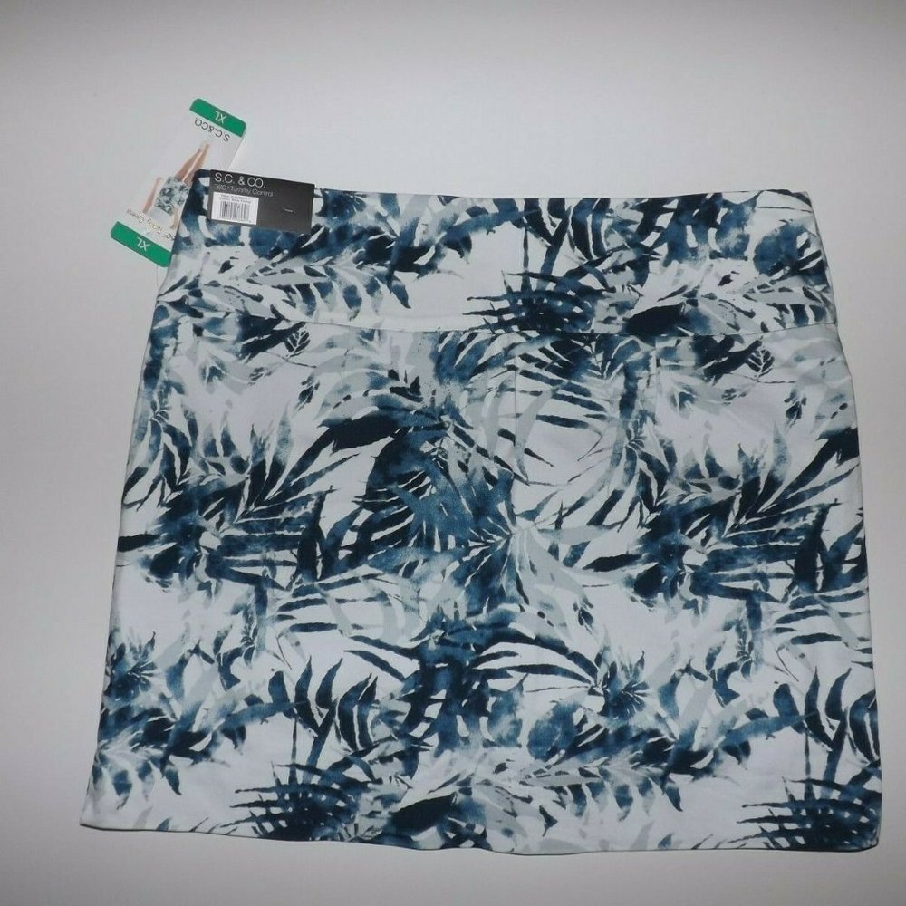 SC & CO BLUE Floral Skirt Skort 360 Tummy  Control - Picture 6 of 6